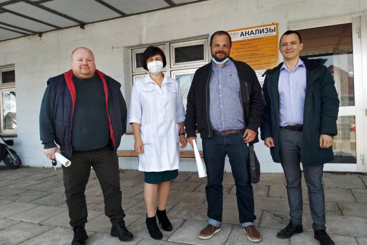 ДОПОМАГАЮТЬ У СКРУТНИХ ОБСТАВИНАХ