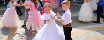 Батькам дозволили бути присутніми на випускних заходах у ЗДО