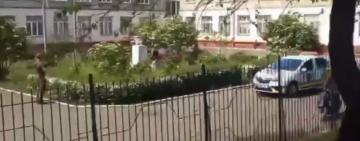 В школе Одесчины со стрельбой задержали "закладчика" наркотиков
