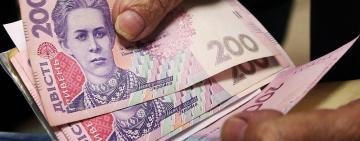 ПЕНСИЮ БУДУТ НОСИТЬ ПОЧТАЛЬОНЫ: КМУ отложил обязательное зачисление пенсий на карты 