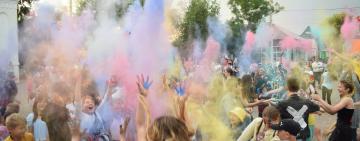  В АРЦИЗЕ КРАСОЧНО И ЯРКО ПОЗДРАВИЛИ САМЫХ МАЛЕНЬКИХ ГОРОЖАН С "ПРОФЕССИОНАЛЬНЫМ" ПРАЗДНИКОМ