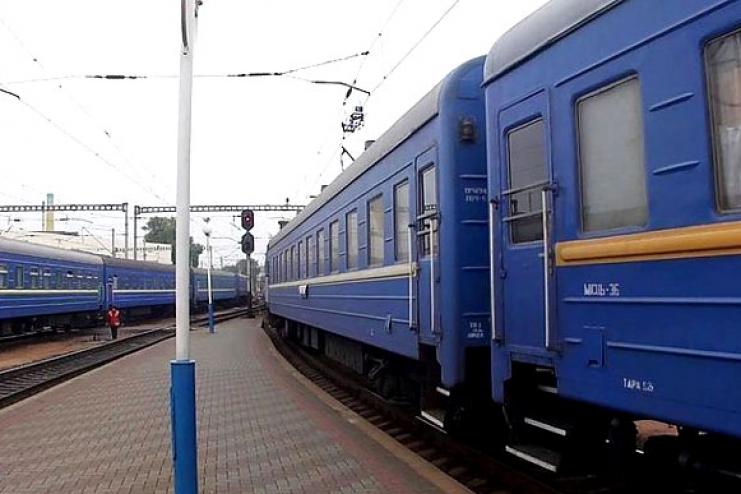 Пассажир "Укрзалізниці" умер в поезде, упав с верхней полки