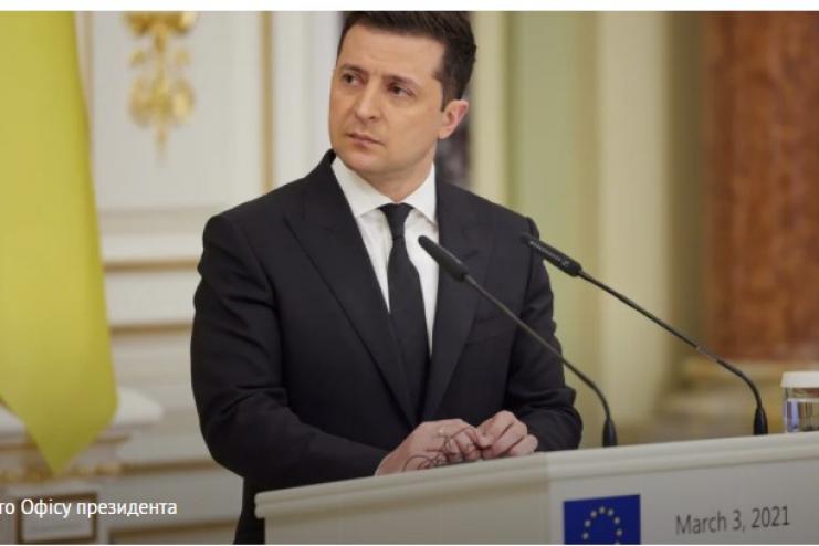 Зеленський підписав указ про підвищення мінімальної зарплати медикам