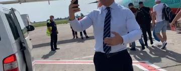 "Мамина радость, папина гордость": из-за нардепа Тищенко задержали вылет самолета 