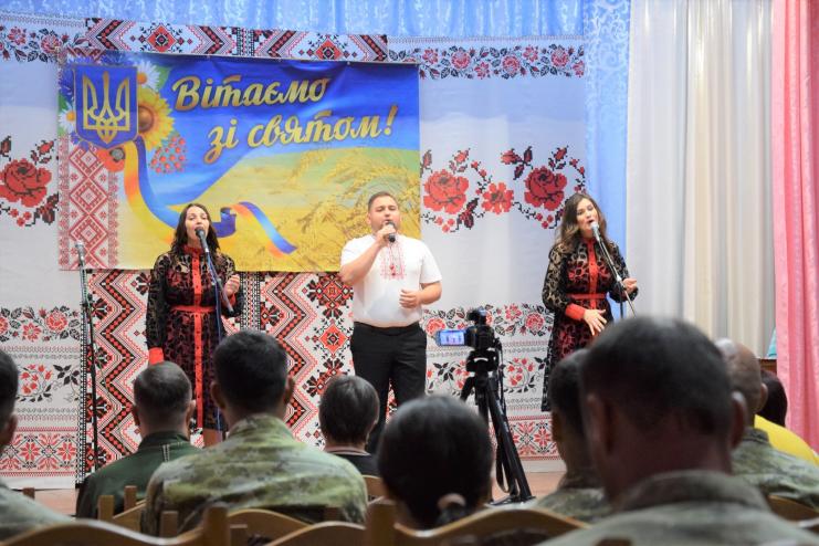  Сергій Нейчев виконав гімн України для прикордонників Ізмаїльского загону: урочистості з нагоди святкування Дня Конституції