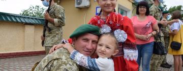 ВІРНІ ВІЙСЬКОВІЙ ПРИСЯЗІ: СИН ПРОДОВЖИВ СПРАВУ БАТЬКІВ-ПРИКОРДОННИКІВ 