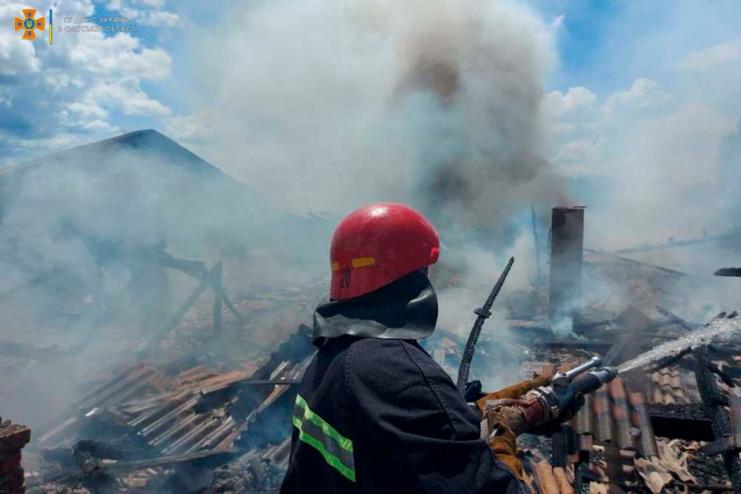 Ізмаїльський район: рятувальники ліквідували пожежу в закинутій будівлі на території м'ясокомбінату