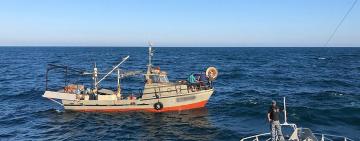 Екіпаж катеру Морохорони врятував рибалок, яких відносило у відкрите море на знеструмленому судні