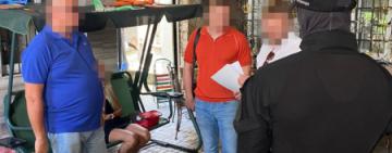 ДБР викрило голову міськрайонного суду Одещини та адвоката у шахрайстві (ВІДЕО)