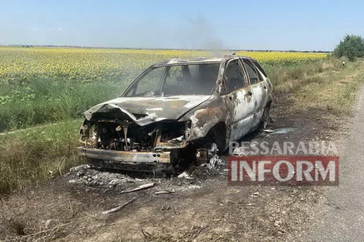 На трассе Одесса-Рени сгорел дотла Lexus