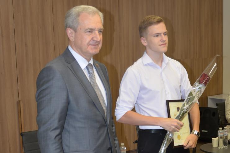 ЗНО НА 200: випускники шкіл Одещини зустрілися з губернатором області