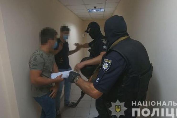 17 озброєних осіб намагалися зірвати аукціон з продажу ділянки у Білгород-Дністровському районі