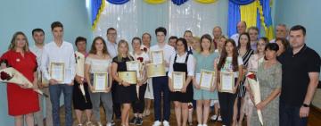 Впервые в Килии выпускников-медалистов наградили стипендиями 