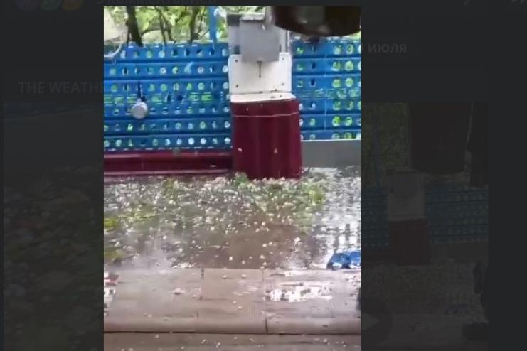  ГРОЗА БЛИЗКО? ПОД ОДЕССОЙ ВЫПАЛ ГРАД РАЗМЕРОМ С ОРЕХ