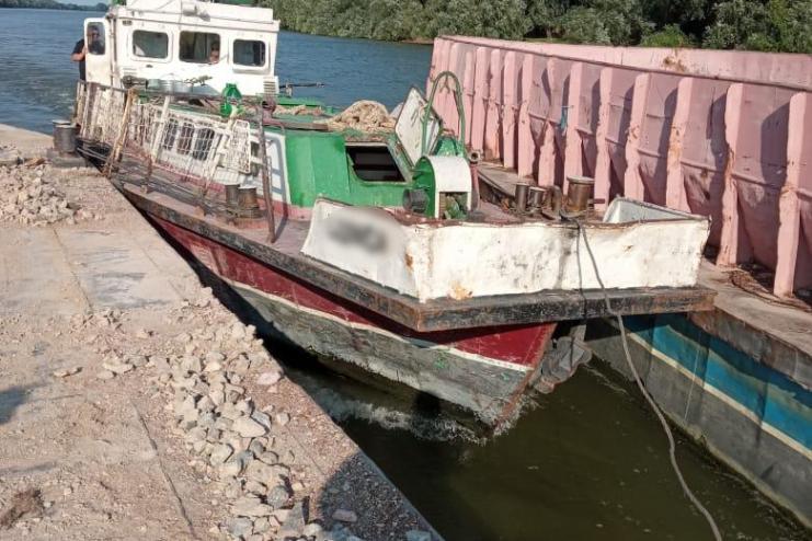 Прикордонники Ізмаїльського загону затримали штовхач із баржами в Кілійському гирлі Дунаю