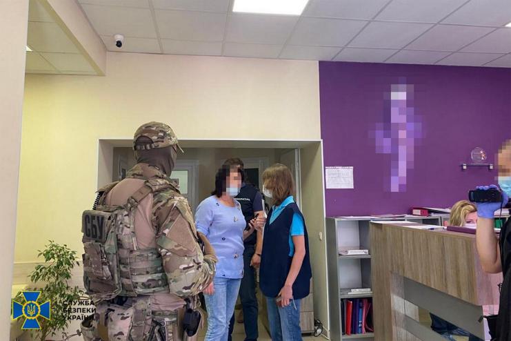 СБУ разоблачила схему продажи новорожденных за границу: "ребенок под ключ" стоил 60 тысяч долларов
