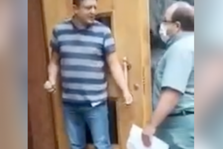ВИДЕО: В КАБМИН ВОРВАЛСЯ МУЖЧИНА С ГРАНАТОЙ. ЧТО ИЗВЕСТНО НА ДАННЫЙ МОМЕНТ