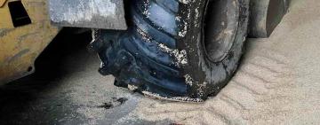 На предприятии в Одесской области погрузчик задавил сотрудницу: женщина скончалась  