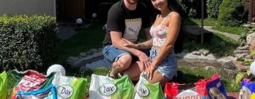 На весілля корм замість квітів: в Україні молодята нагодували 250 собак