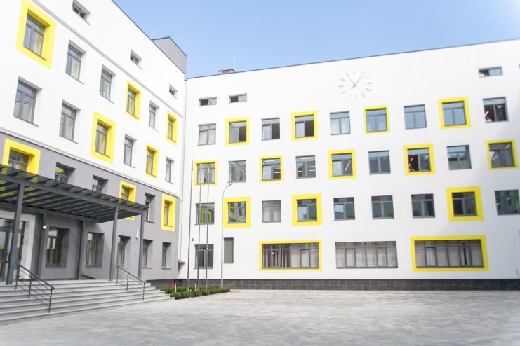 МОЗ оголосив конкурс для шкіл, в яких вакцинувалися 80% працівників. Розігруються комп'ютери