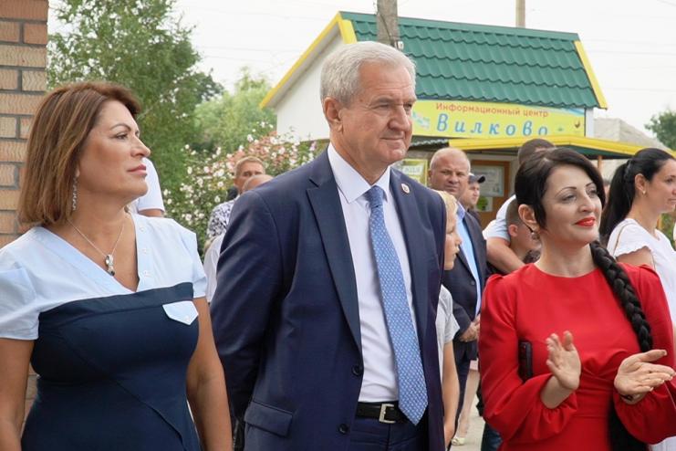На Дні міста Вилкове голова ОДА Гриневецький пообіцяв відремонтувати дорогу на Мирне (відео)