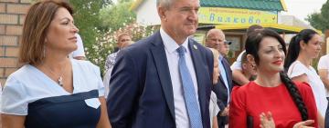 На Дні міста Вилкове голова ОДА Гриневецький пообіцяв відремонтувати дорогу на Мирне (відео)