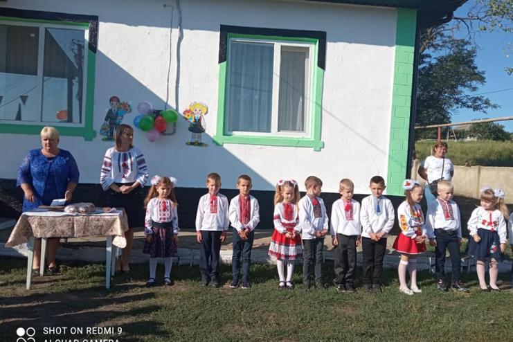 В маленькой Иванчанской школе 50-й раз прозвенел "Первый звонок"