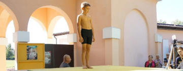 Встановив рекорд: дев'ятирічний українець віджався 1001 раз 