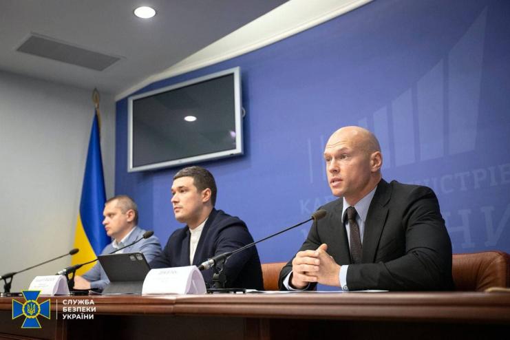 СБУ запобігла розкраданню 300 млн грн на закупівлі ноутбуків в українські школи
