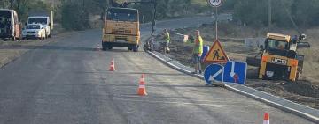 У розпалі ремонтні роботи на дорозі Т-16-44 біля селища міського типу Березине у Болградському районі