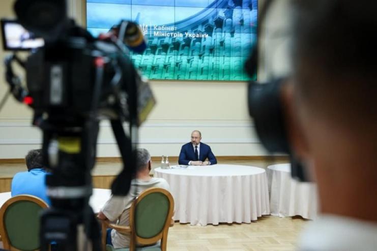 К концу 2022 года средняя зарплата превысит 17,5 тысяч гривен - Шмыгаль
