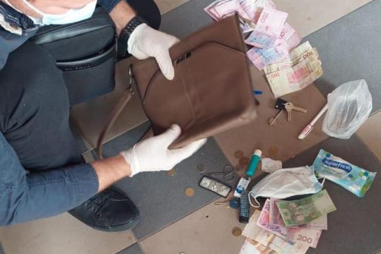 49-летняя жительница Измаила задержана за распространение наркотиков (фото, видео)