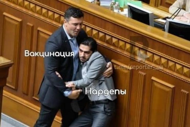 В Верховной Раде вакцинировались не более 50% депутатов
