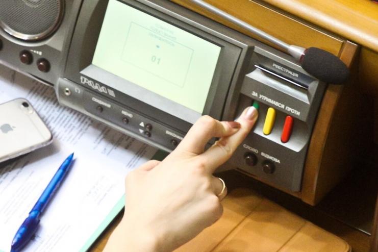 Нардепы провалили голосование законопроектов об отмене РРО