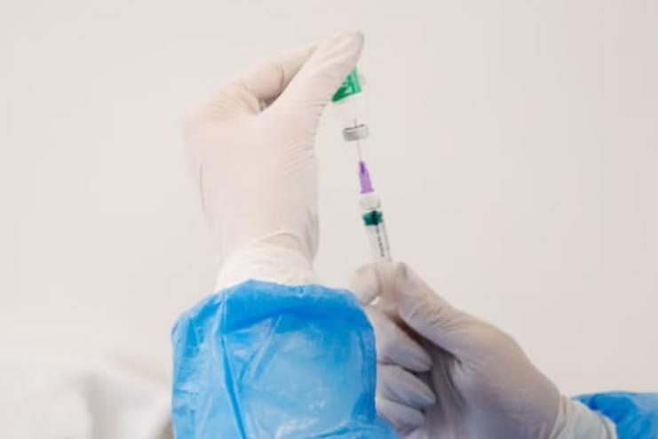 Працівників, що ігнорують обов'язок вакцинуватися проти COVID-19, відсторонятимуть, - Ляшко