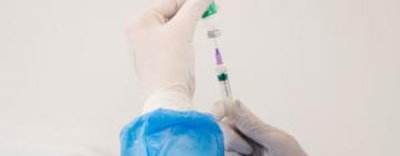 Працівників, що ігнорують обов'язок вакцинуватися проти COVID-19, відсторонятимуть, - Ляшко