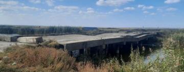 Аварийный мост между Килией и Измаилом: САД установило бетонные блоки и заблокировала проезд