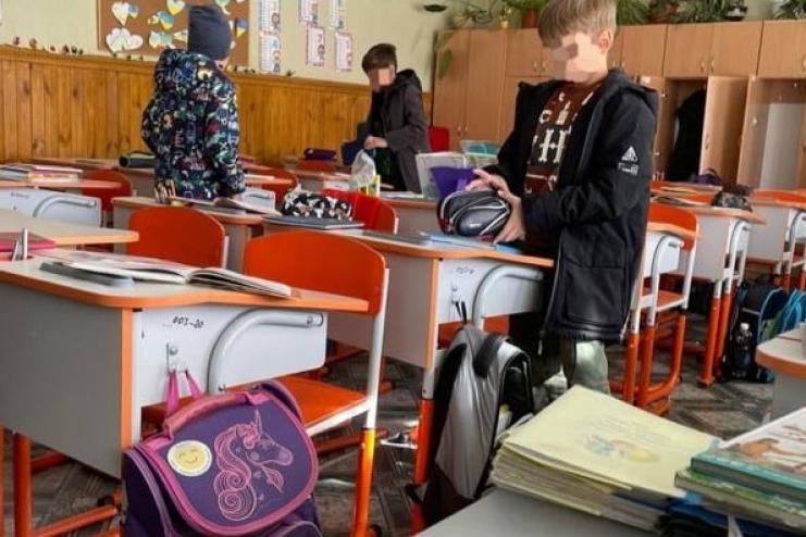 Столичні школярі ледь не отруїлися через «бомбу-вонючку»