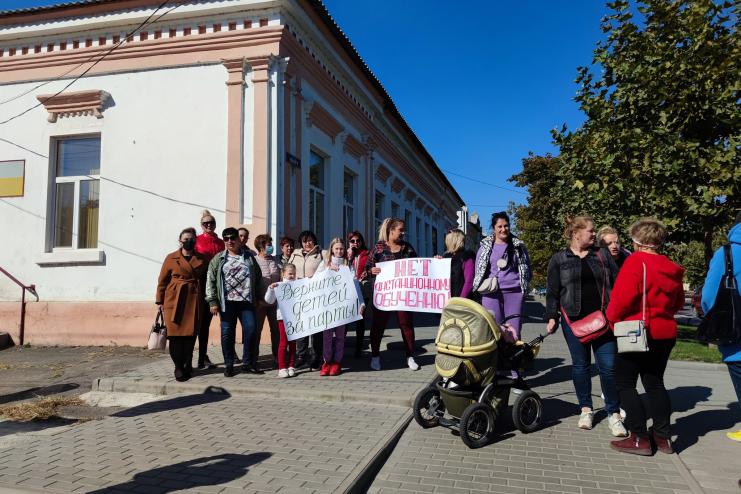 В Килии родители старшеклассников митинговали против дистанционного обучения