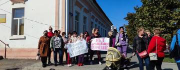 В Килии родители старшеклассников митинговали против дистанционного обучения