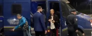 Катя Осадча похвалилася, що на потяг її везла поліція з мигалками після вечірки "слуг" у Трускавці