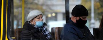 Кабмін посилив обмеження для поїздок в громадському транспорті: невакцинованих не пустять в автобуси і поїзди