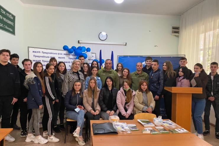 Прикордонники Ізмаїльського загону розповіли молоді про День захисника й захисниць України