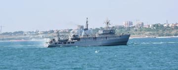 Военный корабль Украины получил повреждения в Черном море: его буксируют в Одессу