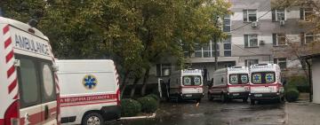В Измаильской опорной больнице по COVID-19 образовалась очередь из скорых (статистика на 16 октября)