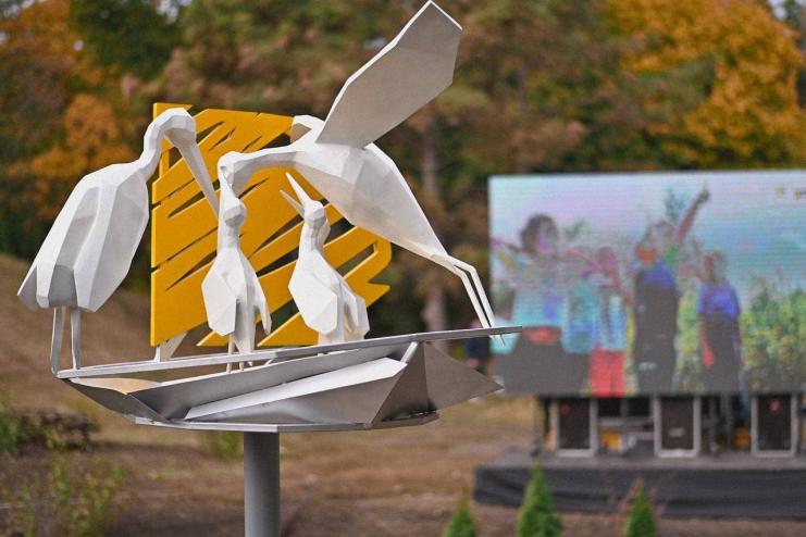 В Одесі з'явилася скульптура Лелеченьки – перша колаборація ДТЕК і сучасного українського мистецтва