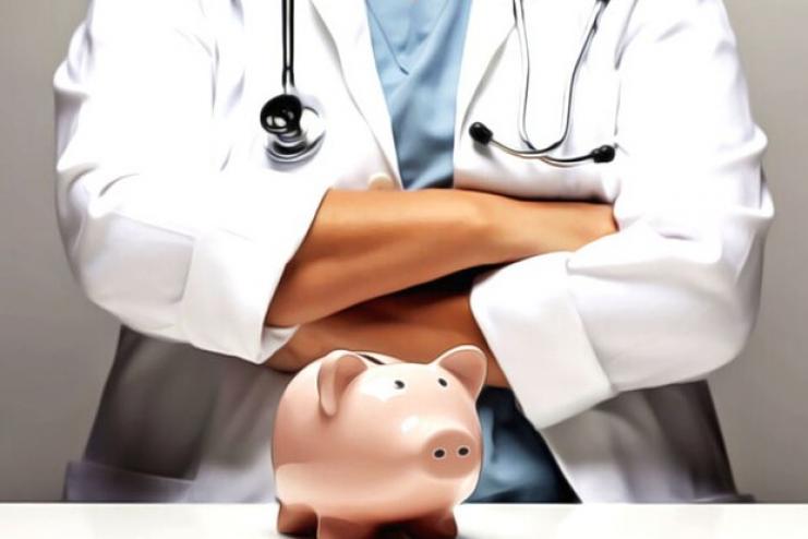 Медикам в Украине пересчитают зарплаты, врачи получат от 20 тысяч