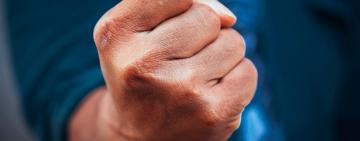 В Арцизе наркоман забрался в дом и избил женщину