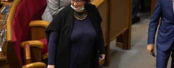 Третьякова работает в зале ВР, хотя "слуги" обещали ее отстранить на 5 заседаний за оскорбление умершего коллеги