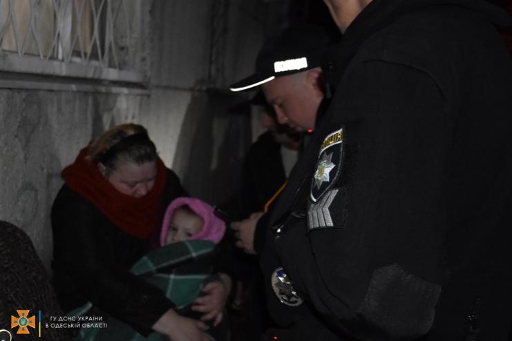 В Одесі вогнеборці винесли трирічну дитину з палаючої квартири
